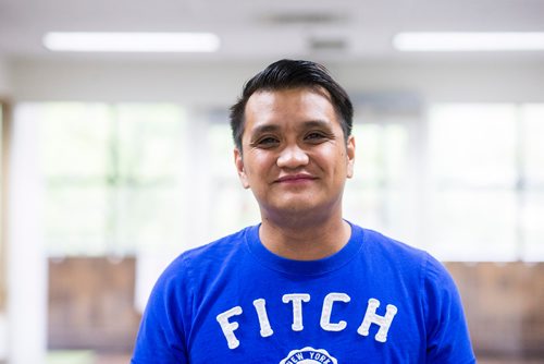 MIKAELA MACKENZIE / WINNIPEG FREE PRESS
Vicente Torrefranca poses for a portrait after signing up for Uber Eats at the Millennium Library in Winnipeg on Tuesday, Aug. 14, 2018. 
Winnipeg Free Press 2018.