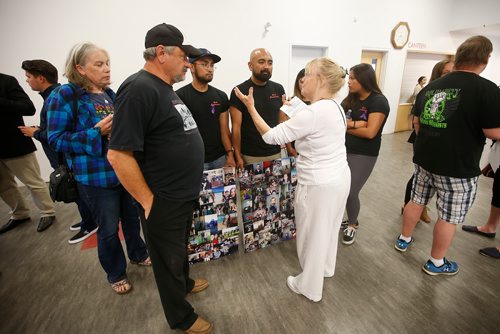 JOHN WOODS / WINNIPEG FREE PRESS
A woman against a new addictions centre in St James talks with the family of Gabriel Pereira, who died of an overdose 2 weeks ago,  at Sturgeon Creek Community Centre for an information night about the proposed centre Tuesday, August 14, 2018.