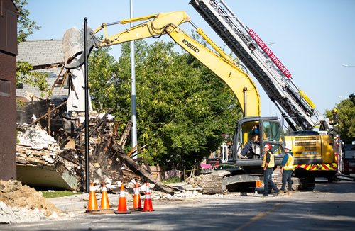 ANDREW RYAN / WINNIPEG FREE PRESS An excavator operator grabs his hair after accidentally knocking down the eastern wall of the rooming house that caught fire overnight on Selkirk Ave. on August 15, 2018.