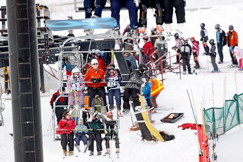 BORIS MINKEVICH / WINNIPEG FREE PRESS 090208 Hundreds of skiers enjoyed the slopes at Spring Hill Winter Sports Park.
