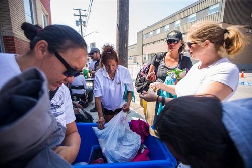 MIKAELA MACKENZIE / WINNIPEG FREE PRESS
People look through clothing available at a pickup street hockey game hosted by the Main Street Project on Martha Street in Winnipeg on Wednesday, Aug. 15, 2018. 
Winnipeg Free Press 2018.