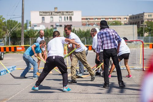 MIKAELA MACKENZIE / WINNIPEG FREE PRESS
A pickup street hockey game hosted by the Main Street Project on Martha Street in Winnipeg on Wednesday, Aug. 15, 2018. 
Winnipeg Free Press 2018.