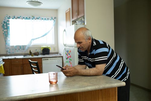 ANDREW RYAN / WINNIPEG FREE PRESS Hasan Alhamid Aldkhalaf attempts to call his son Mohammed through WhatsApp in his Winnipeg home on August 15, 2018. The Syrian refugee family received notice that their son, who is currently in Lebanon, received his notice to serve in the Lebanese military in six months.