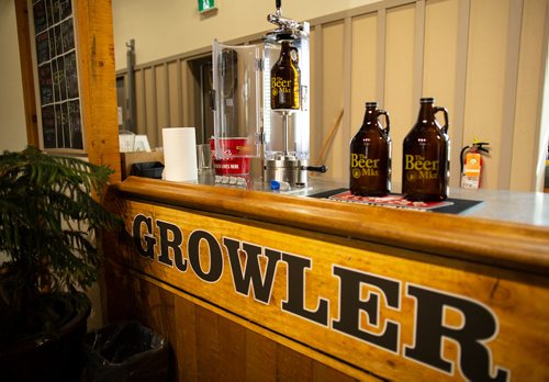 ANDREW RYAN / WINNIPEG FREE PRESS Inside the Beer Mkt. beer store is a draught growler filling station on August 15, 2018.