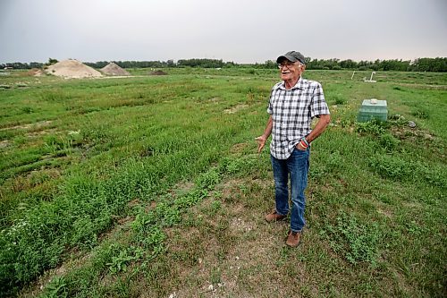 TREVOR HAGAN / WINNIPEG FREE PRESS

Rick Gamble, mayor of Dunnottar, in the fields that act as filters as part of the wastewater treatment system, Thursday, August 16, 2018.