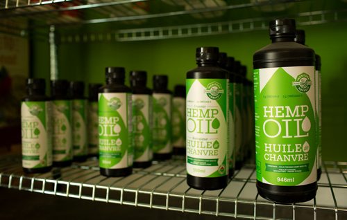 ANDREW RYAN / WINNIPEG FREE PRESS Edible Hemp oil seen at the Hemp Oil Canada retail store called Manitoba Harvest Hemp Foods on August 16, 2018.