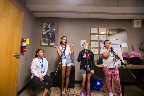 MIKAELA MACKENZIE / WINNIPEG FREE PRESS
Ebony Furst (left), Autumn Baker-Foort, Mia Tellier-Lalonde, and Jane Eleuterio sing during vocals class at the inaugural Girls Rock Winnipeg, a new day camp in which girls and non-binary youth form a band, write a song, record, and perform in the space of a week, at the West End Cultural Centre in Winnipeg on Wednesday, Aug. 15, 2018. 
Winnipeg Free Press 2018.