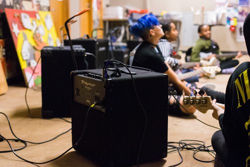 MIKAELA MACKENZIE / WINNIPEG FREE PRESS
The bass class at the inaugural Girls Rock Winnipeg, a new day camp in which girls and non-binary youth form a band, write a song, record, and perform in the space of a week, at the West End Cultural Centre in Winnipeg on Wednesday, Aug. 15, 2018. 
Winnipeg Free Press 2018.