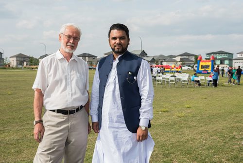 DAVID LIPNOWSKI / WINNIPEG FREE PRESS

(L-R) Former MLA and provincial cabinet minister Tim Sale and Vice President of The
University of Manitoba's Pakistani Students' Association Moazzam Faisal pose for a photo prior to the beginning of festivities celebrating Pakistan's Independence Day and Eid Sunday August 19, 2018 at Jinnah Park.