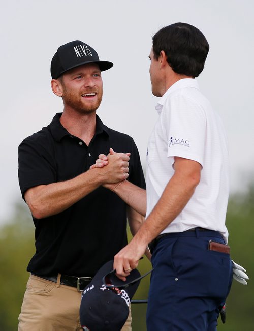 JOHN WOODS / WINNIPEG FREE PRESS
Tyler McCumber celebrates winning the Players Cup with Drew Weaver at Southwood Golf and Country Club in Winnipeg Sunday, August 19, 2018.