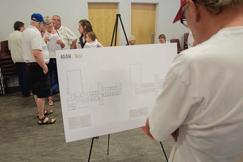Canstar Community News Aug. 14, 2018 - Residents for and against the development of an addictions rehabilitation centre at the old Vimy Arena showed up to voice their opinion on the issue at a community meeting on Tuesday, Aug. 14. (EVA WASNEY/CANSTAR COMMUNITY NEWS/METRO)