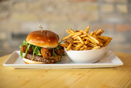 ANDREW RYAN / WINNIPEG FREE PRESS The portabollo mushroom burger and fries at Pete's Place in Osbourne village on August 20, 2018.