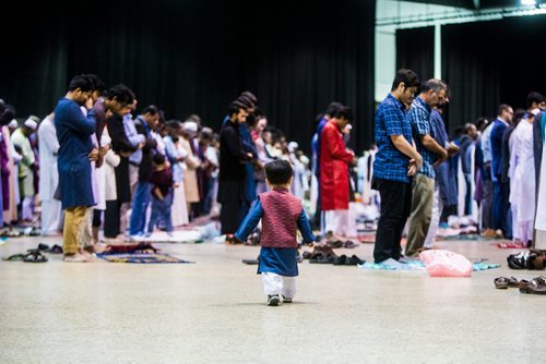 MIKAELA MACKENZIE / WINNIPEG FREE PRESS
Canadian Muslims mark the end of Hajj with prayers at the RBC Convention Centre in Winnipeg on Tuesday, Aug. 21, 2018.
Winnipeg Free Press 2018.