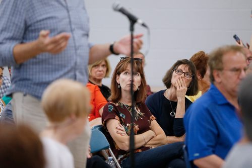 JOHN WOODS / WINNIPEG FREE PRESS
A woman listens in as a resident talks about a home invasion at a public safety meeting in River Heights Community Centre Tuesday, August 21, 2018.