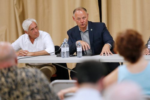 JOHN WOODS / WINNIPEG FREE PRESS
Garth Steek, city councillor candidate in River Heights, listens in as Moe Sabourin, Winnipeg Police Authority president, talks about increasing police members at a public safety meeting in River Heights Community Centre Tuesday, August 21, 2018.