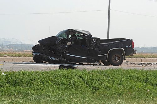 ANDREW RYAN / WINNIPEG FREE PRESS The scene of a head on collision that happened around 7:30 am on the perimeter highway on August 22, 2018.