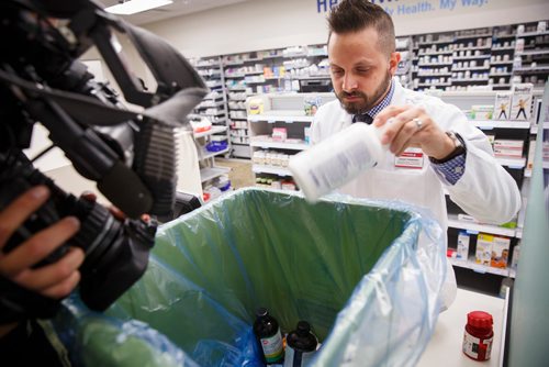 MIKE DEAL / WINNIPEG FREE PRESS
Grant Pidwinski, Associate-Owner and Pharmacist of the Polo Park Shoppers Drug Mart Pharmacy empties a collection bin full of old medication during an announcement at the Polo Park Shoppers Drug Mart that the provincial government has renewed a partnership to collect and safely dispose of unused or expired medication.
180822 - Wednesday, August 22, 2018.