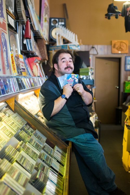 MIKAELA MACKENZIE / WINNIPEG FREE PRESS
Independent music store owners like Jeff Bishop in his shop, the Sound Exchangee, in Winnipeg on Wednesday, Aug. 22, 2018.
Winnipeg Free Press 2018.