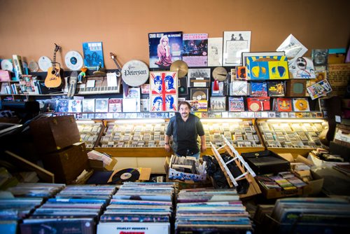 MIKAELA MACKENZIE / WINNIPEG FREE PRESS
Independent music store owners like Jeff Bishop in his shop, the Sound Exchangee, in Winnipeg on Wednesday, Aug. 22, 2018.
Winnipeg Free Press 2018.