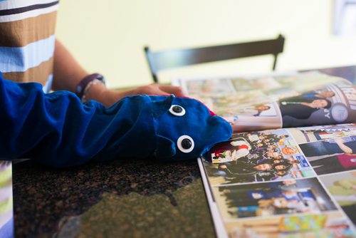 MIKAELA MACKENZIE / WINNIPEG FREE PRESS
Renee Ethans, the former driving force of CHTV for over 20 years, flips through old photo books with Noname in her home in Winnipeg on Thursday, Aug. 23, 2018.
Winnipeg Free Press 2018.