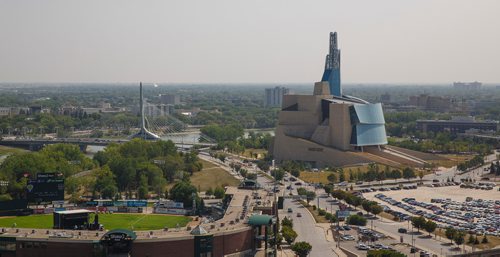 MIKE DEAL / WINNIPEG FREE PRESS
A smokey haze sits on the city's skyline of trees with the Canadian Museum of Human Rights and The Forks.
180823 - Thursday, August 23, 2018.