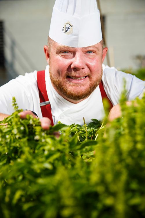 MIKE DEAL / WINNIPEG FREE PRESS
Tim Palmer, Executive Chef at the Fairmont Winnipeg at the rooftop herb garden.
180823 - Thursday, August 23, 2018.