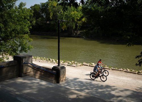 ANDREW RYAN / WINNIPEG FREE PRESS A man and a woman ride their bicycles along the Assiniboine River near Bonnycastle Park on August 23, 2018. river walk
