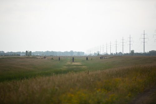 ANDREW RYAN / WINNIPEG FREE PRESS Smoke from wildfires in the eastern portion of the province is seen lingering along the Red River near the perimeter highway on August 23, 2018.