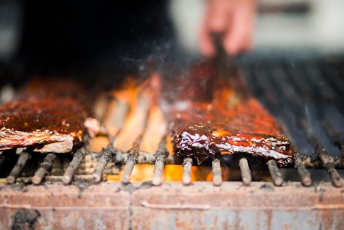 MIKAELA MACKENZIE / WINNIPEG FREE PRESS
Ribs on the grill at Crabby's BBQ Shack at Ribfest at the Forks in Winnipeg on Friday, Aug. 24, 2018.
Winnipeg Free Press 2018.