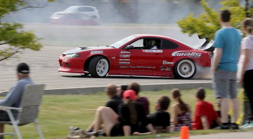 TREVOR HAGAN / WINNIPEG FREE PRESS
Chris Gonzales drifting during the Gonzo Drift demo in the parking lot at Springs Church, Sunday, August 26, 2018.