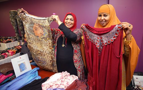 JASON HALSTEAD / WINNIPEG FREE PRESS

Sawsan Al-Jumaila (left, of Sawsan Designs) shows off her designs with Cutting Edge participant Fatumo Osmon at the Cutting Edge Pop-up Shop on Aug. 16, 2018 hosted by the Canadian Mental Health Association at its Portage Avenue office. (See Social Page)