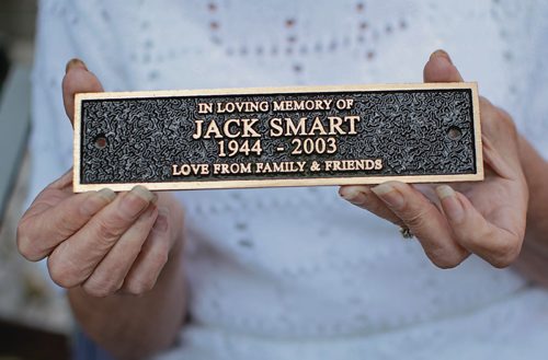 Canstar Community News Aug. 22, 2018 - A memorial bench for Florence Smart's late husband Jack was removed by Assiniboine Park Conservancy without her knowledge. (EVA WASNEY/CANSTAR COMMUNITY NEWS/METRO)