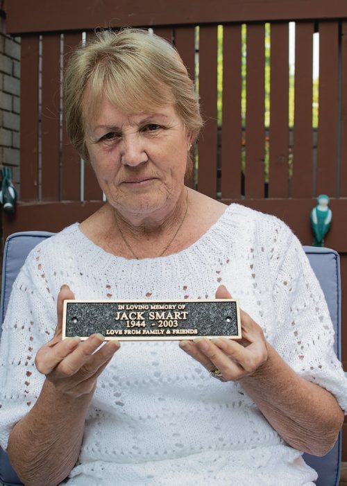 Canstar Community News Aug. 22, 2018 - A memorial bench for Florence Smart's late husband Jack was removed by Assiniboine Park Conservancy without her knowledge. (EVA WASNEY/CANSTAR COMMUNITY NEWS/METRO)