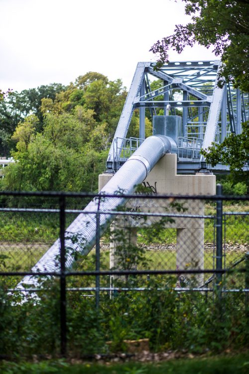 MIKAELA MACKENZIE / WINNIPEG FREE PRESS
The pumphouse at Palmerston and Aubrey in Wolseley in Winnipeg on Tuesday, Aug. 28, 2018. A report on the city's website says that 3.3 million litres of raw sewage was spilled into the Assiniboine River on Sunday night.
Winnipeg Free Press 2018.