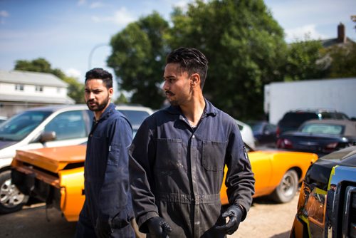 MIKAELA MACKENZIE / WINNIPEG FREE PRESS
Baban Gill (right) and Sandeep Singh work at Harby's Auto & Body Shop in Winnipeg on Tuesday, Aug. 28, 2018. 
Winnipeg Free Press 2018.