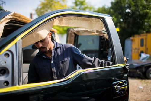 MIKAELA MACKENZIE / WINNIPEG FREE PRESS
Baban Gill works at Harby's Auto & Body Shop in Winnipeg on Tuesday, Aug. 28, 2018. 
Winnipeg Free Press 2018.