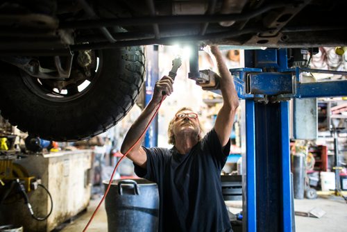 MIKAELA MACKENZIE / WINNIPEG FREE PRESS
Wes works on a vehicle at Harby's Auto & Body Shop in Winnipeg on Tuesday, Aug. 28, 2018. 
Winnipeg Free Press 2018.