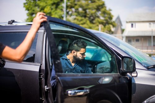 MIKAELA MACKENZIE / WINNIPEG FREE PRESS
Sandeep Singh works on a vehicle at Harby's Auto & Body Shop in Winnipeg on Tuesday, Aug. 28, 2018. 
Winnipeg Free Press 2018.