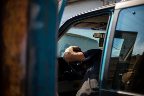 MIKAELA MACKENZIE / WINNIPEG FREE PRESS
Wes works on a van at Harby's Auto & Body Shop in Winnipeg on Tuesday, Aug. 28, 2018. 
Winnipeg Free Press 2018.