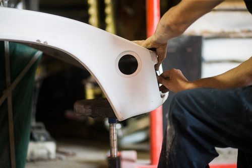 MIKAELA MACKENZIE / WINNIPEG FREE PRESS
Peter Bobbie does some body work in the garage at Harby's Auto & Body Shop in Winnipeg on Tuesday, Aug. 28, 2018. 
Winnipeg Free Press 2018.