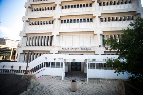 MIKAELA MACKENZIE / WINNIPEG FREE PRESS
The Public Safety Building at 151 Princess, which is slated to be demolished, in Winnipeg on Tuesday, Aug. 28, 2018. 
Winnipeg Free Press 2018.