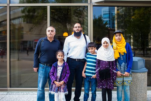 MIKAELA MACKENZIE / WINNIPEG FREE PRESS
Michael Kalo, (left), Tamiyah Mubeen, Azhar Mubeen, Buraq Mubeen, Hafsah Mubeen, and Khudija Mubeen pose in front of the courthouse in Winnipeg on Wednesday, Aug. 29, 2018. The Mubeen family is fighting a $27,000 water bill.
Winnipeg Free Press 2018.