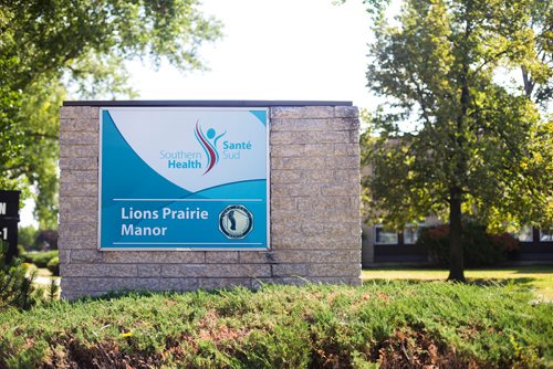 MIKAELA MACKENZIE / WINNIPEG FREE PRESS
The Lions Prairie Manor Personal Care Home in Portage la Prairie on Wednesday, Aug. 29, 2018. The home has had conditions placed on its operating licence after an investigation revealed that some provincial standards were not being met at the facility.
Winnipeg Free Press 2018.