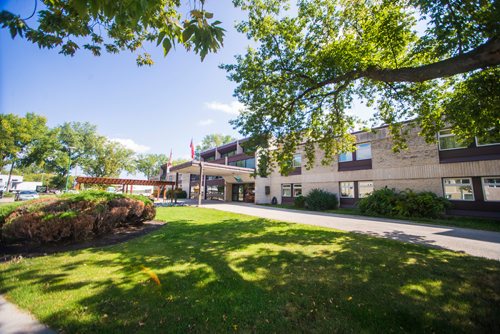 MIKAELA MACKENZIE / WINNIPEG FREE PRESS
The Lions Prairie Manor Personal Care Home in Portage la Prairie on Wednesday, Aug. 29, 2018. The home has had conditions placed on its operating licence after an investigation revealed that some provincial standards were not being met at the facility.
Winnipeg Free Press 2018.