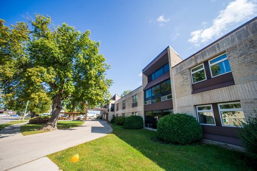 MIKAELA MACKENZIE / WINNIPEG FREE PRESS
The Lions Prairie Manor Personal Care Home in Portage la Prairie on Wednesday, Aug. 29, 2018. The home has had conditions placed on its operating licence after an investigation revealed that some provincial standards were not being met at the facility.
Winnipeg Free Press 2018.