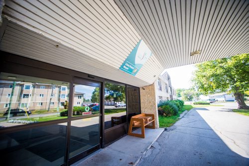 MIKAELA MACKENZIE / WINNIPEG FREE PRESS
The Lions Prairie Manor Personal Care Home in Portage la Prairie on Wednesday, Aug. 29, 2018. The home has had conditions placed on its operating licence after an investigation revealed that some provincial standards were not being met at the facility.
Winnipeg Free Press 2018.