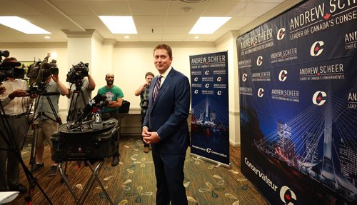 RUTH BONNEVILLE / WINNIPEG FREE PRESS


Leader of the Conservative Party of Canada, Andrew Scheer, makes his way out of a news conference after it is over at the Delta Hotel in Winnipeg Thursday.

See Larry's story. 

August 30/18
