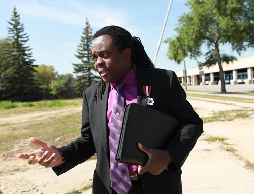 RUTH BONNEVILLE / WINNIPEG FREE PRESS


Mayoral candidate, Don Woodstock, at press conference held near the Osborne Transit Garage Thursday. 

August 30/18
