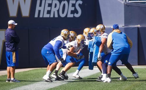 MIKE DEAL / WINNIPEG FREE PRESS
Winnipeg Blue Bombers offensive line during practice at Investors Group Field Thursday morning. 
180830 - Thursday, August 30, 2018.