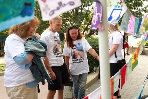 RUTH BONNEVILLE / WINNIPEG FREE PRESS


Winnipeg Mayor, Brian Bowman, together with families affected by addictions and overdose mark and recognize International Overdose Awareness Day with reflection and remembrance of loved ones lost through stories, pictures, poems and drawings, outside City Hall today.


 

August 31/18
